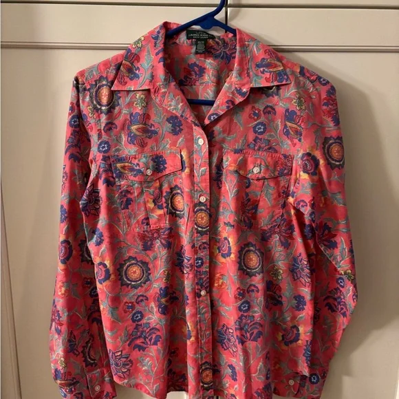 Floral and Patterned Women’s Shirt Collection. Nine Pieces - Picture 3 of 10